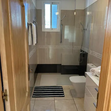 Alexander Βίλα *